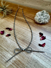 Load image into Gallery viewer, 21 inch graduated Bow Necklace