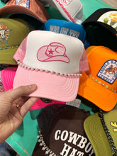 Load image into Gallery viewer, Light Pink Pearl Trucker Hat Chain