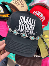 Load image into Gallery viewer, Small Turquoise Oval Trucker Chain