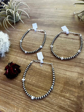 Load image into Gallery viewer, 4 mm bracelet Sterling Silver Pearls with white Buffalo